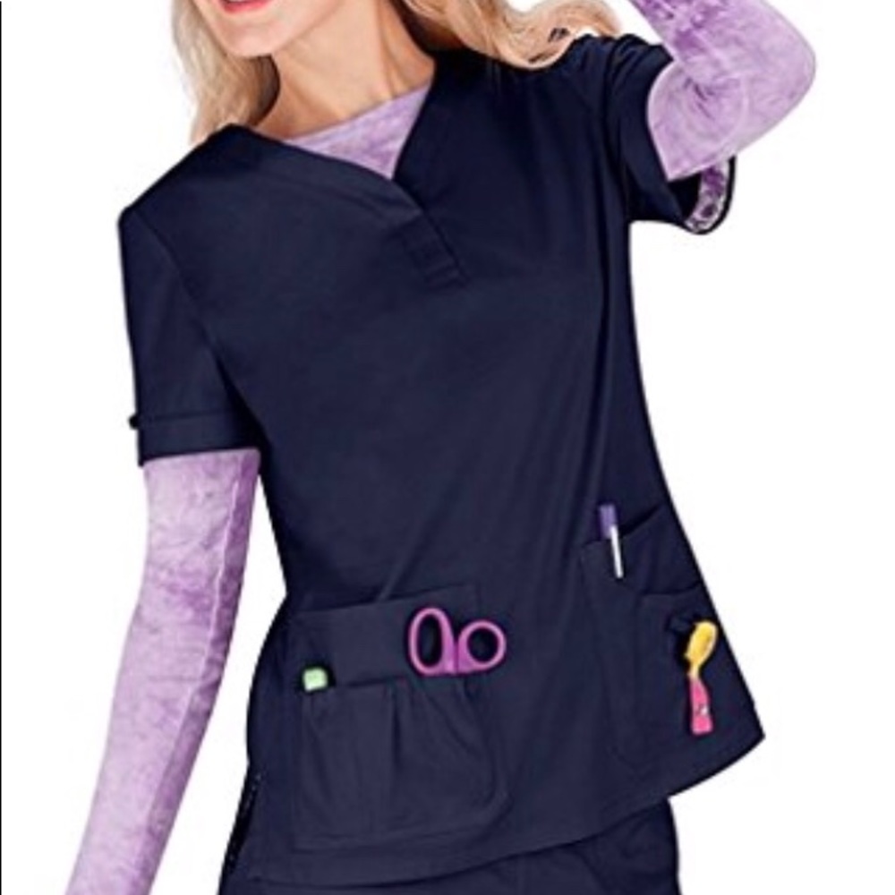 Koi scrub set in NAVY blue. Size large.